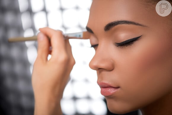 A maquiagem é um item pessoal, alerta oftalmologista: evita compartilhá-la.