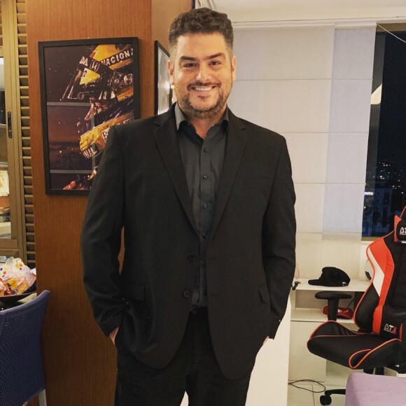 Rica Perrone, novo parceiro de Tiago Leifert, já é famoso entre os amantes de futebol e coleciona polêmicas online