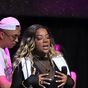 Ludmilla apresentou grandes sucessos e os novos hits em festa de lançamento