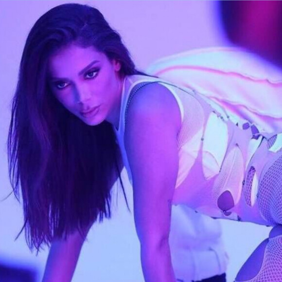 'Envolver' sem mistério! Hit de Anitta bate novo recorde e bailarina ensina truques para dançar