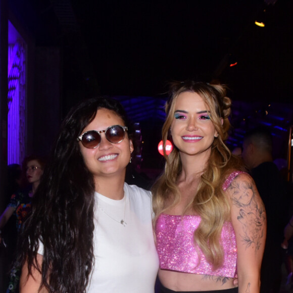 O casal Marcela McGowan e Luiza prestigiou o Lollapalooza