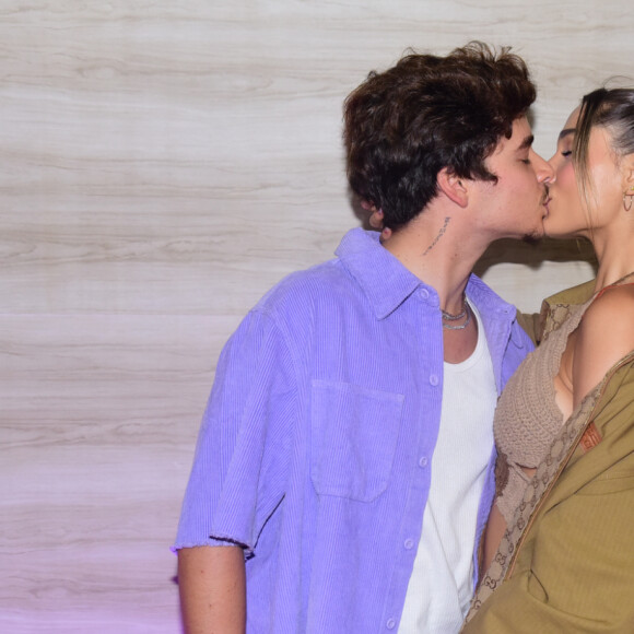 Sasha Meneghel e João Figueiredo trocaram beijo no Lollapalooza em 26 de março de 2022