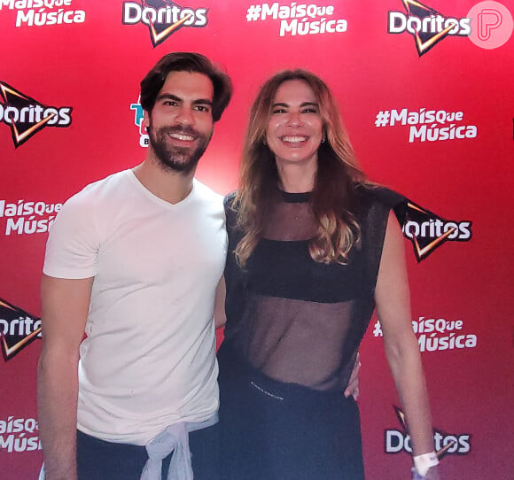 Luciana Gimenez e o namorado, Renato Breia, passaram por área VIP do Lollapalooza