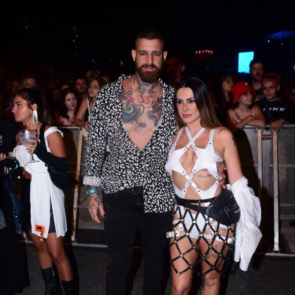 Cleo Pires teve a companhia do marido, Leandro D'Lucca, no Lollapalooza