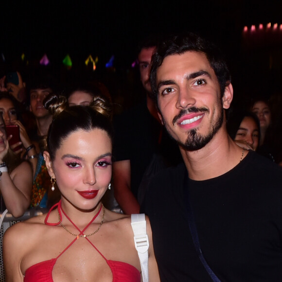 Giovanna Lancellotti foi com o namorado, Gabriel David, pelo 2º dia seguido ao Lollapalooza
