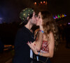 Filho de Faustão, João Guilherme Silva deu beijo na namorada, a modelo Schynaider Moura, no Lollapalooza