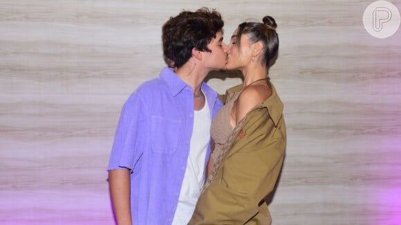 Sasha Meneghel e João Figueiredo trocaram beijo no Lollapalooza