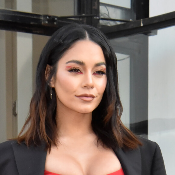Fã da trend cut out, Vanessa Hudgens já havia escolhido ela para Paris Fashion Week