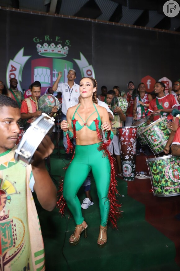 Paolla Oliveira também falou sobre cobranças no Carnaval após as recentes críticas sobre o samba no pé no Twitter