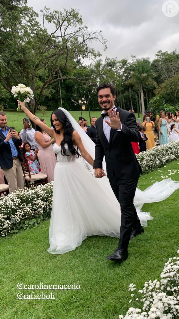 Carol Macedo comemora casamento com Rafael Eboli