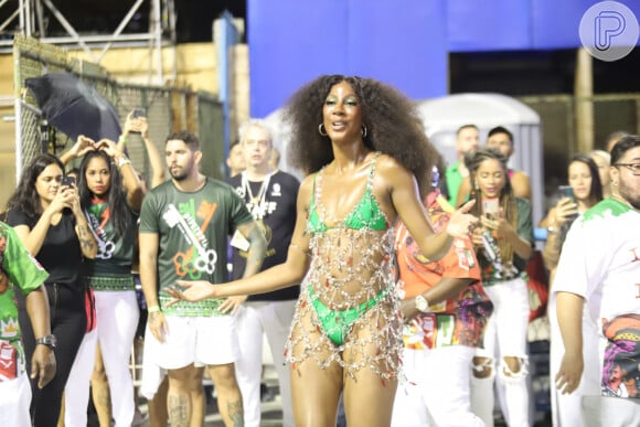 Camilla de Lucas mostrou samba no pé em ensaio técnico da escola Grande Rio