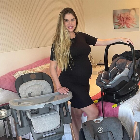 Mãe de Ayla, Bárbara Evans comentou com os fãs sobre amamentação