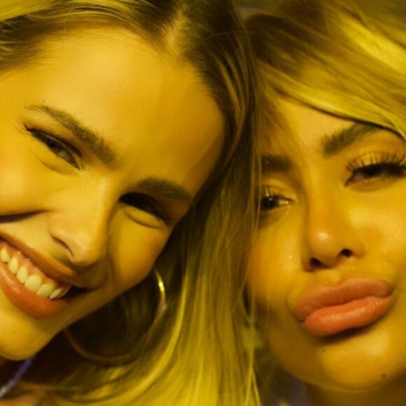 Rafaella Santos curte show com Yasmin Brunet