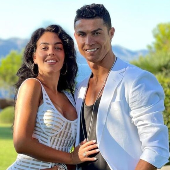 Cristiano Ronaldo dá mesada cheia à Georgina Rodríguez