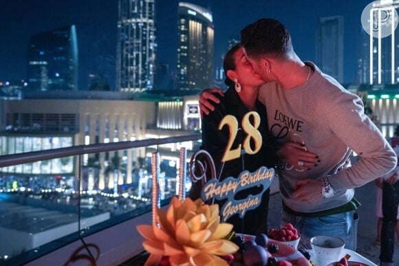 Cristiano Ronaldo e Georgina Rodríguez anunciaram a gravidez em outubro