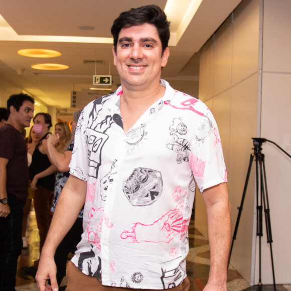 Marcelo Adnet conferiu nova peça estrelada por Eliane Giardini e Marcos Caruso, 'Intimidade Indecente'