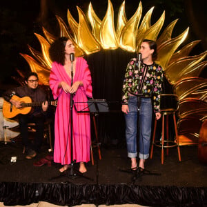 Carla Salle cantou com Julia Konrad em festa de 20 anos da grife Cris Barros