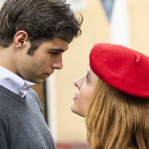 Davi/Rafael (Rafael Vitti) engatou namoro com Isadora (Larissa Manoela) na novela 'Além da Ilusão'