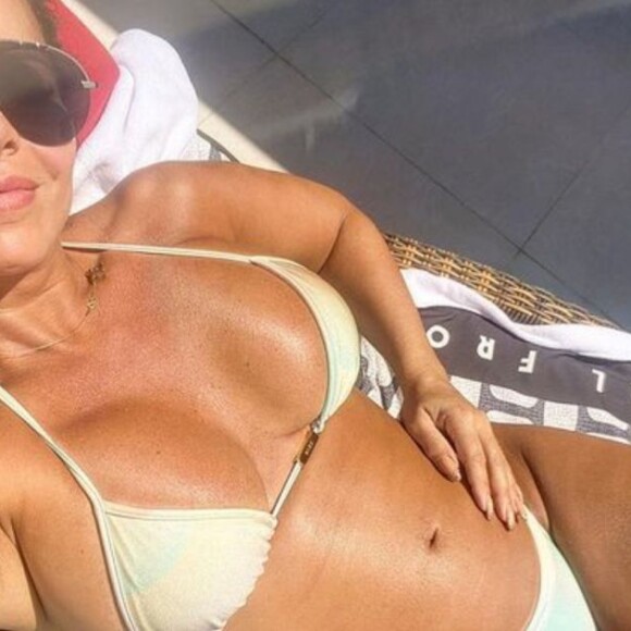 Viviane Araujo e o Salgueiro desfilam na sexta-feira de Carnaval, dia 22 de abril