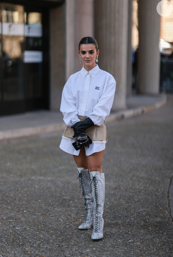 Saia da Miu Miu foi usada por Manu Gavassi na Paris Fashion Week