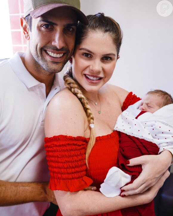 Bárbara Evans e Gustavo Theodoro são casados no civil e adiaram a cerimônia religiosa para depois do nascimento de Ayla, em dezembro de 2022.