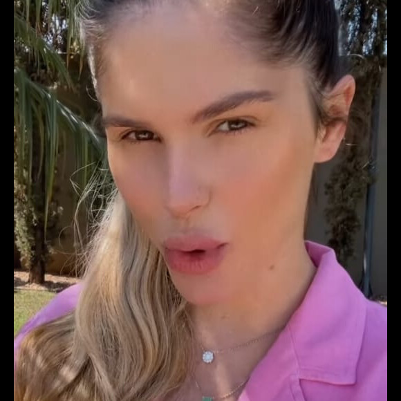 Bárbara Evans revelou estar incomodada por não perder peso 18 dias após filha nascer