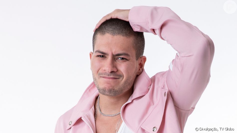 'BBB 22': Arthur Aguiar causou polêmica ao comparar Pedro Scooby com Maira Cardi
