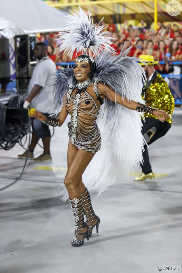 Thelma Assis é a musa de Carnaval da São Clemente