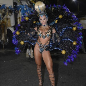 Gabi Martins estreou no Carnaval do Rio como musa da Vila Isabel