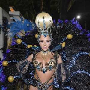 Gabi Martins foi alvo de críticas durante os ensaios técnicos por sua falta de samba no pé