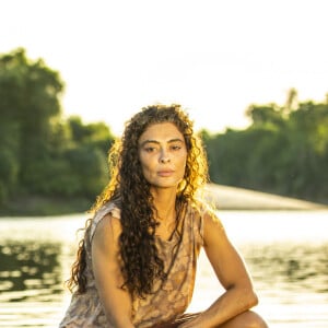 Maria Marruá (Juliana Paes), na pele de uma onça, passa a atormentar Muda (Bella Campos) na novela 'Pantanal'