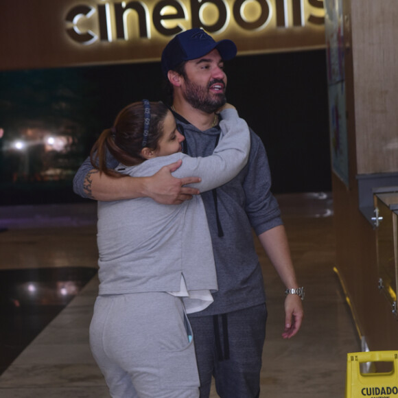 Maiara escolheu look confortável de moletom para sair com Fernando Zor