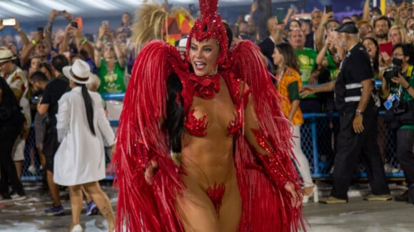 Por que Paolla Oliveira não usou tapa-sexo em desfile? Estilista Michelly X revela mistérios da fantasia