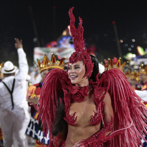 Paolla Oliveira estava representando a versão feminina de Exu, entidade homenageada pela Grande Rio no Carnaval