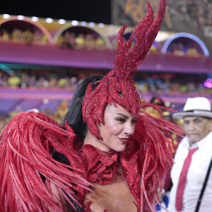 Paolla Oliveira fez sucesso ao usar fantasia ousada no desfile da Grande Rio no Carnaval