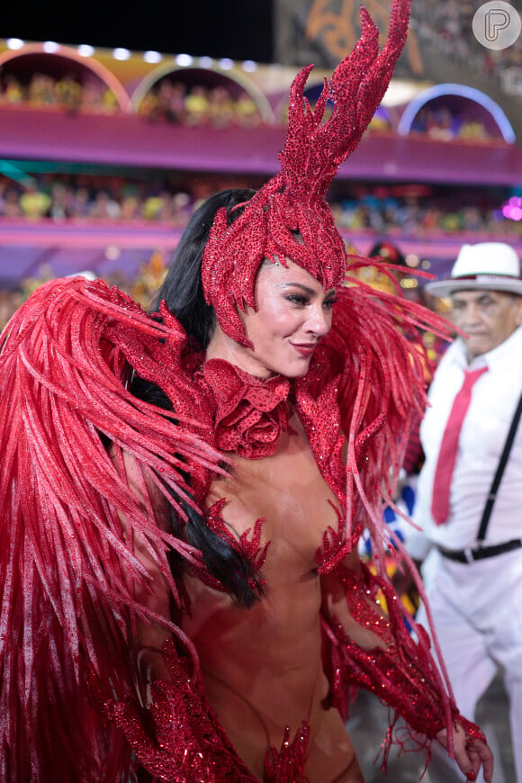Paolla Oliveira fez sucesso ao usar fantasia ousada no desfile da Grande Rio no Carnaval