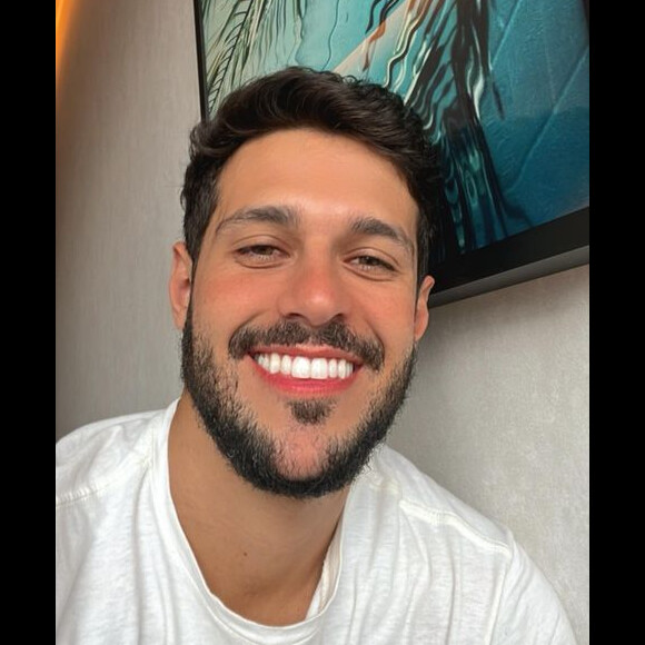 Ex-BBB Rodrigo Mussi chegou a operar a cabeça e as pernas após o acidente, ficando na UTI por semanas 