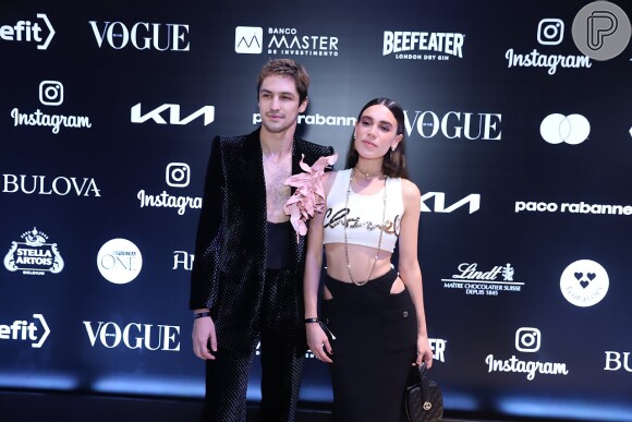 Gabriel Leone e Carla Salle chegaram juntos ao Baile da Vogue, no Rio