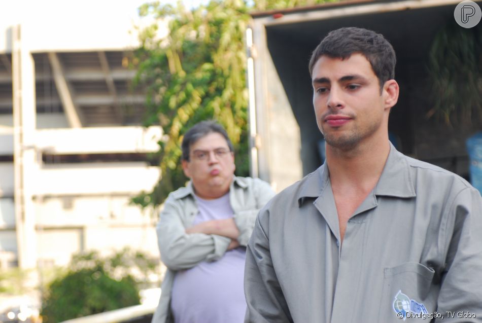 Novela 'A Favorita': Donatela (Claudia Raia) é mãe de Halley (Cauã Reymond), criado como filho de Cilene (Elizângela)