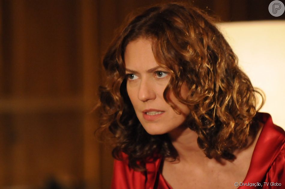 Novela 'A Favorita': Flora (Patricia Pillar) é a vilã e assassina do amante, marido de Donatela (Claudia Raia)