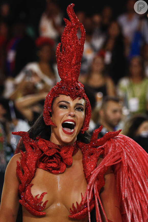 Paolla Oliveira desfilou na Grande Rio como Rainha de Bateria pelo segundo Carnaval consecutivo