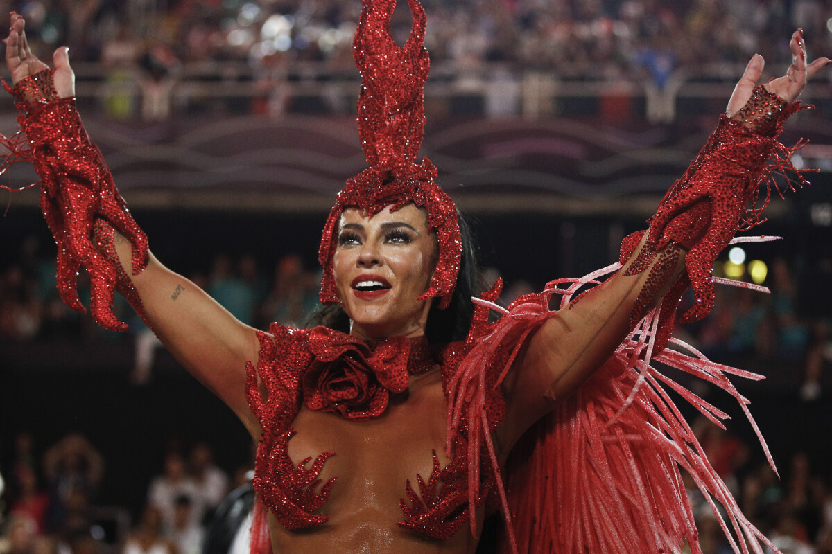 Foto Paolla Oliveira Fora Da Grande Rio Em Anos Nenhuma Rainha De Bateria Desfilou Por