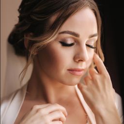 Maquiagem iluminada para noivas: dicas de expert