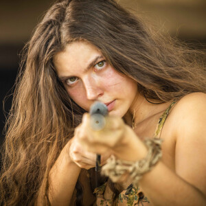 Juma (Alanis Guillen) encara Muda (Bella Campos) ao descobrir que ela não é muda na novela 'Pantanal'