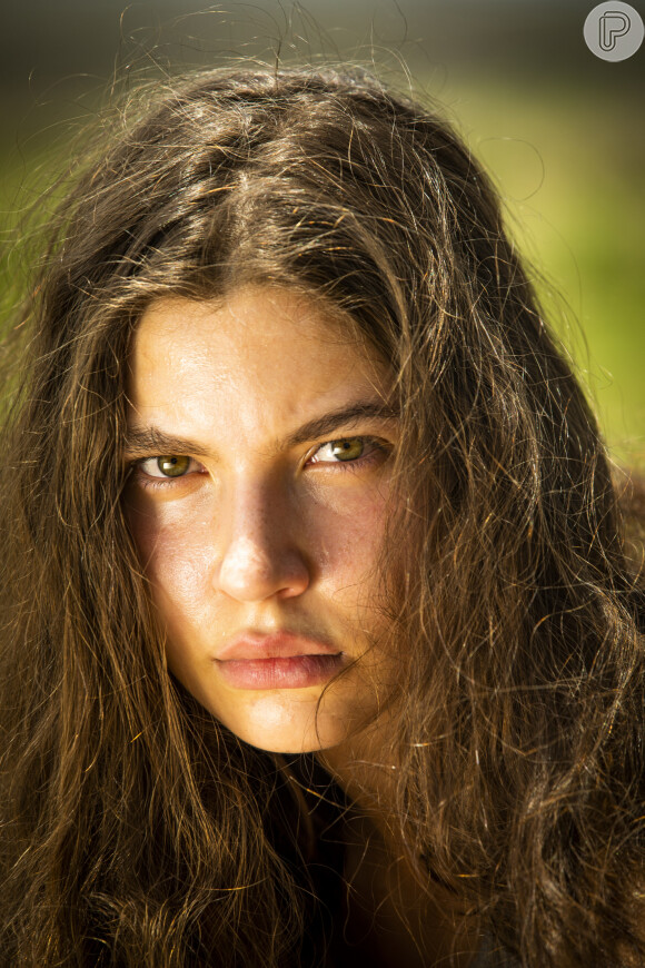 Juma (Alanis Guillen) desiste de matar Muda (Bella Campos) na novela 'Pantanal'