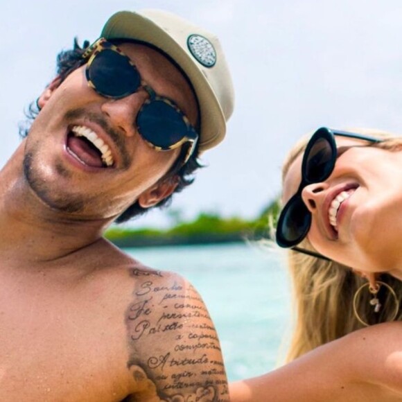 Gabriel Medina e Yasmin Brunet se casaram no Havaí