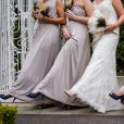 Sapatos para noivas e madrinhas: que tal ousar com opções coloridas?
