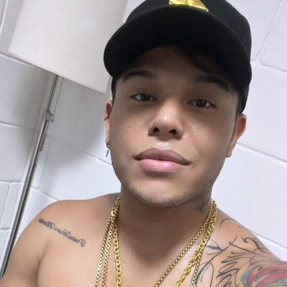 Tierry surpreende público ao beijar a dançarina Carla Bruno na 'Dança dos Famosos'