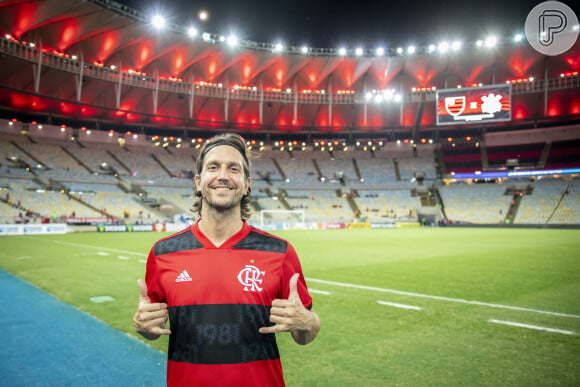 Neném (Vladimir Brichta) passa a jogar no Flamengo e retoma carreira de sucesso no fim da novela 'Quanto Mais Vida, Melhor!'