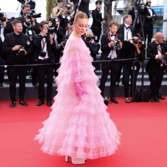 Vestido rosa com volume usado por Marina Ruy Barbosa é Armani Privé